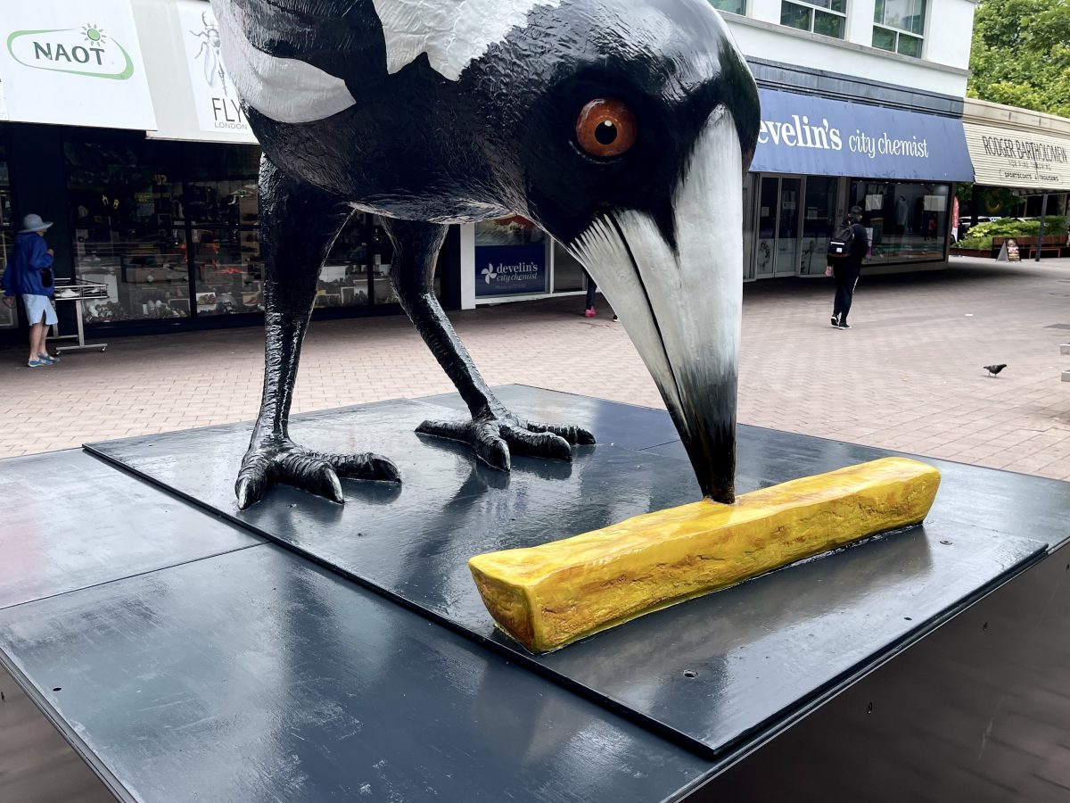 magpie sculpture