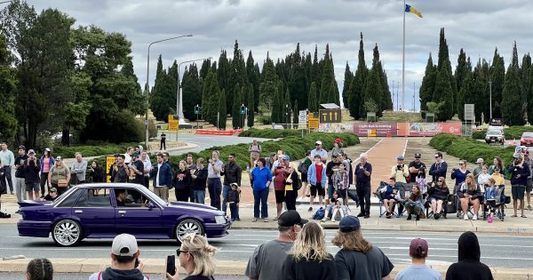 'Record-breaking' Summernats rolls in for four days of burnouts, mullets and a lot of money