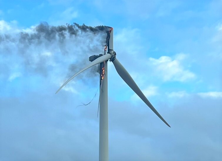 Fiery spectacle as wind turbine ignites near Goulburn | Riotact