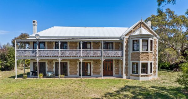 Victorian-esque property on 25 acres with Yass River frontage