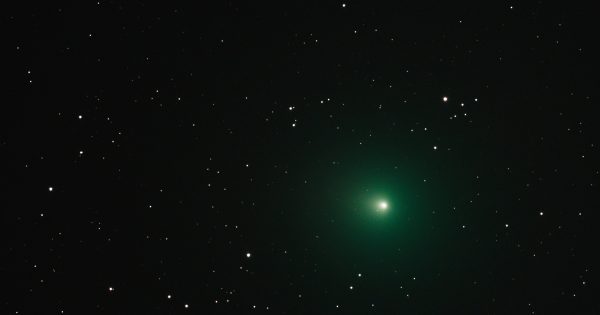 ‘I doubt we’ll see it again’: a bright green comet is passing by Canberra