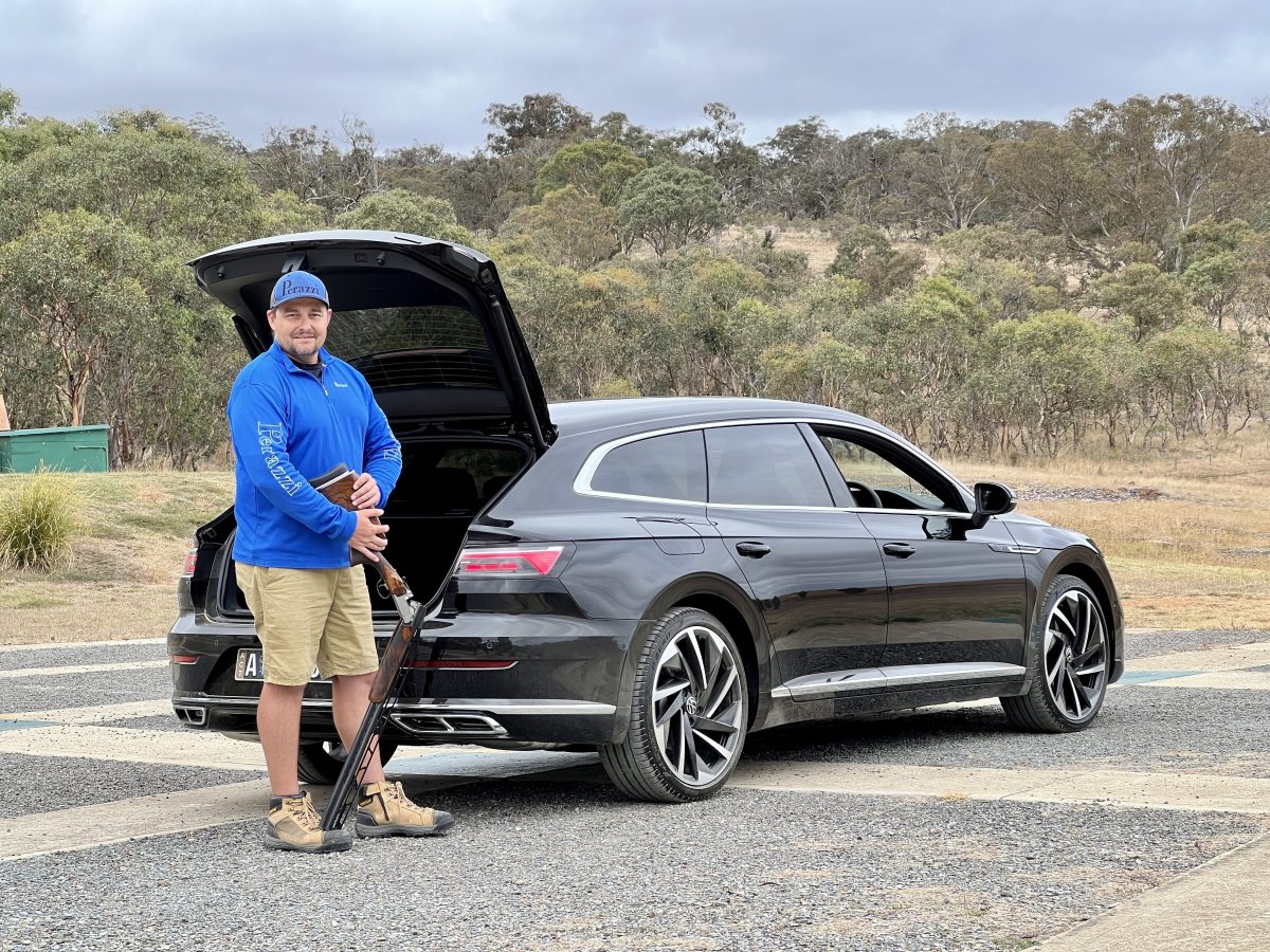 Volkswagen Arteon Shooting Brake near a man with a gun