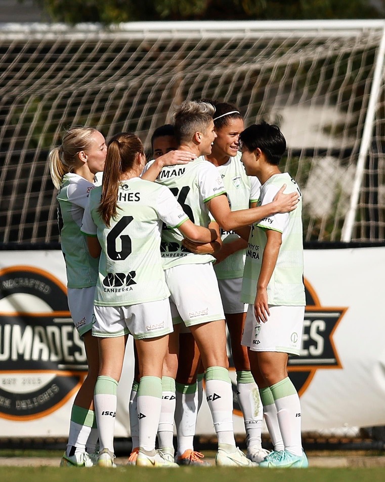 Canberra United celebrate the 3-nil win over Western United