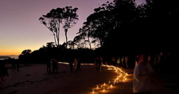 Quiet Anzac tribute draws hundreds to South Coast Beach