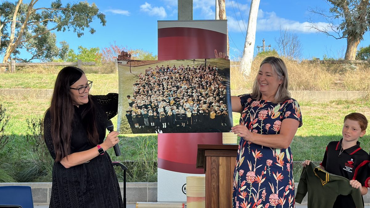 Mount Rogers Primary School Principal Felicity Levett (left) and Minister for Education and Youth Affairs Yvette Berry (right) holding a whole-school photo from 1973.