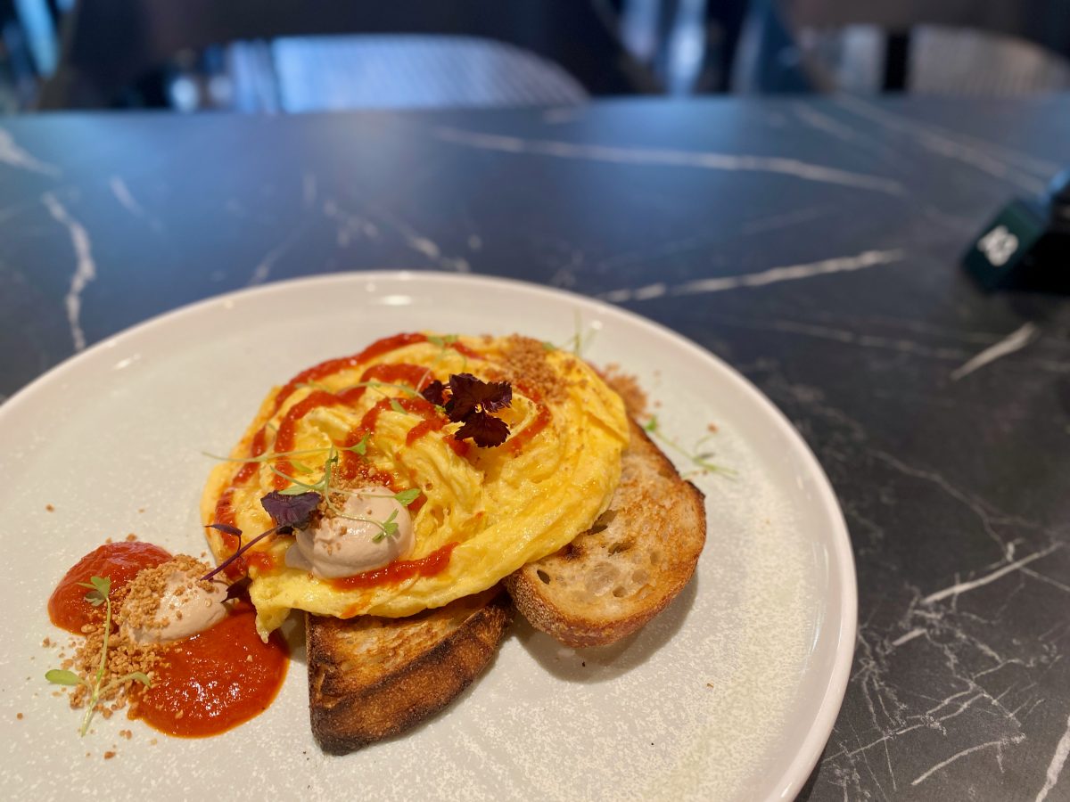 scrambled eggs with chilli sauce and cashew cream