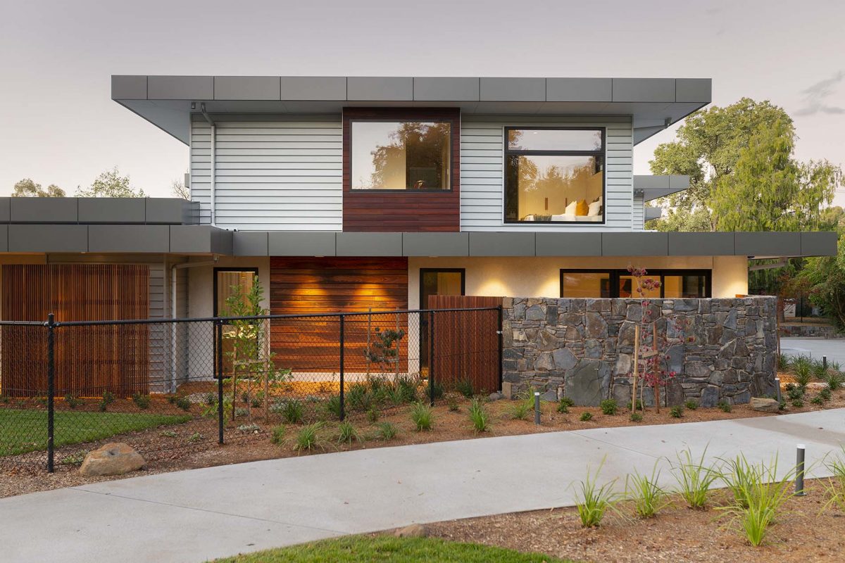 Facade of 3/10 Canterbury Crescent Deakin