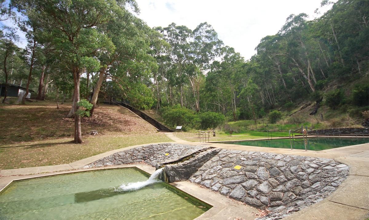 Yarrangobilly Caves geothermal pool