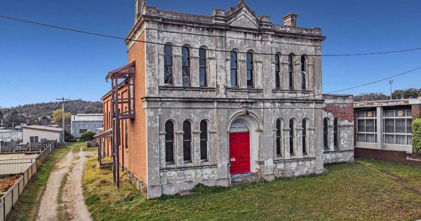 History meets opportunity in this heritage-listed Bombala property