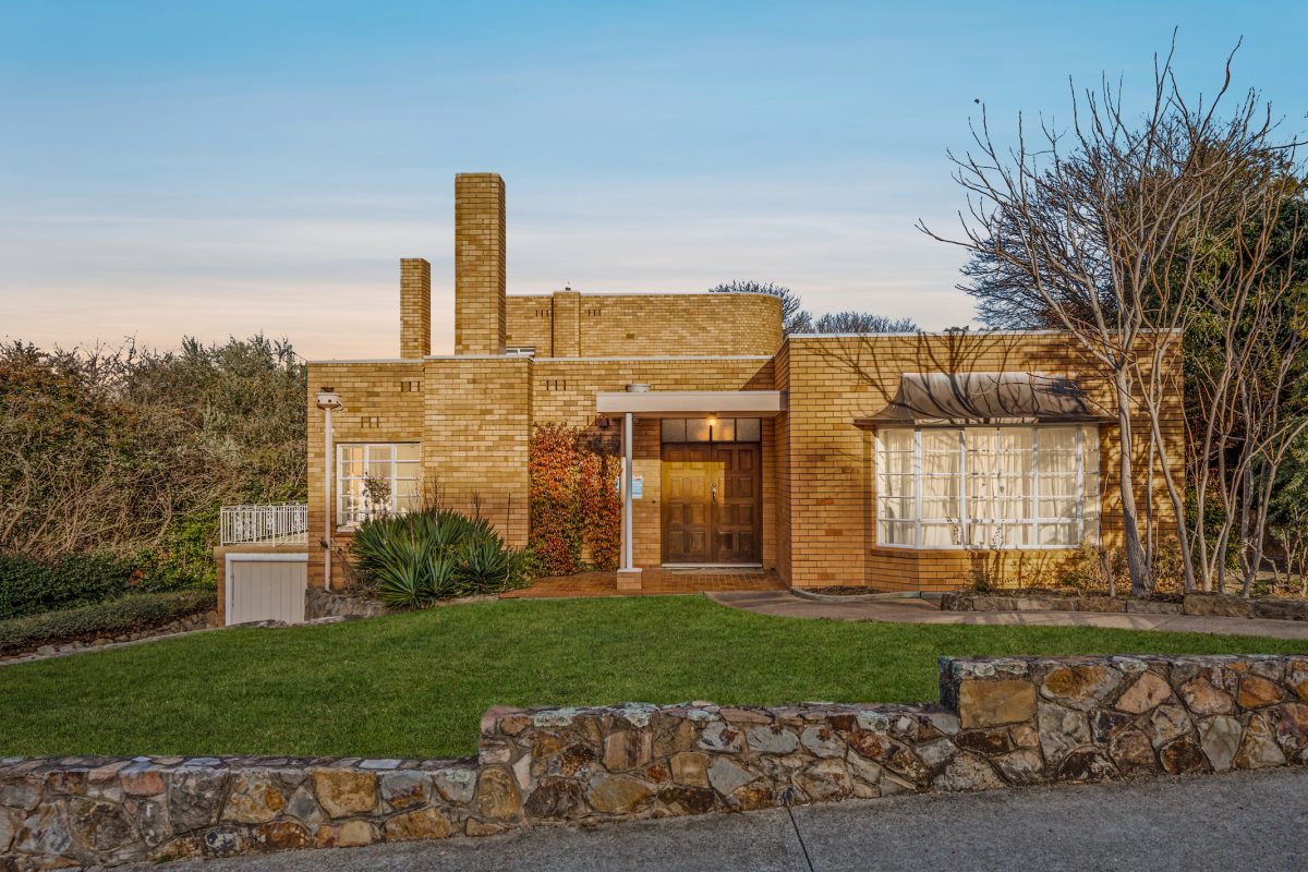 Facade at 9 Evans Crescent, Griffith