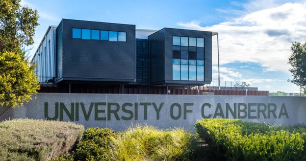 University of Canberra to offer 'microcredentials' in pilot program to address skills shortages