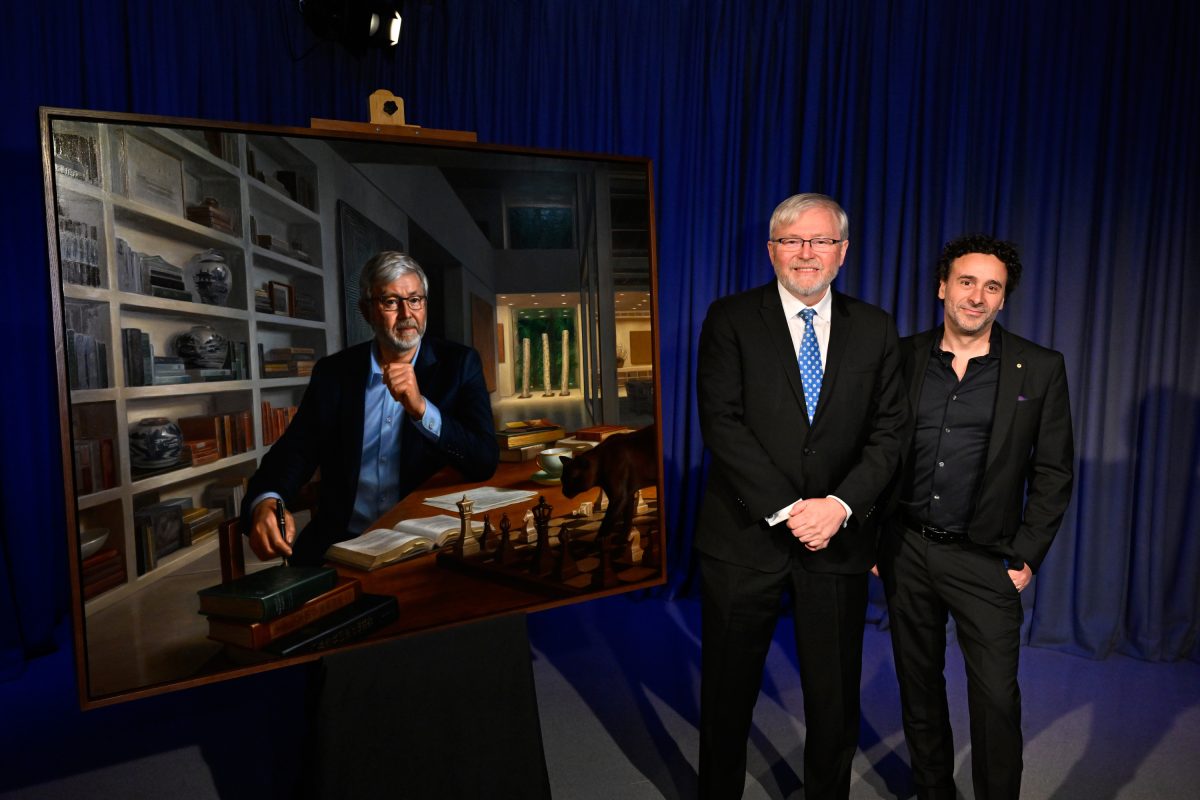 Former Prime Minister Kevin Rudd with artist Ralph Heimans