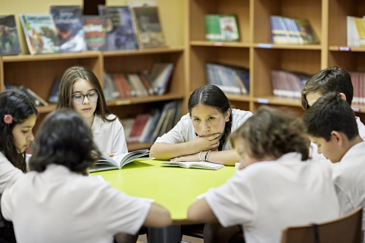 children reading books