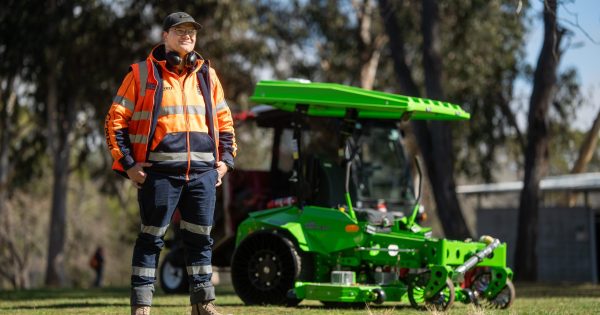 Electric mowers charged up to weed out Canberra's overgrown areas