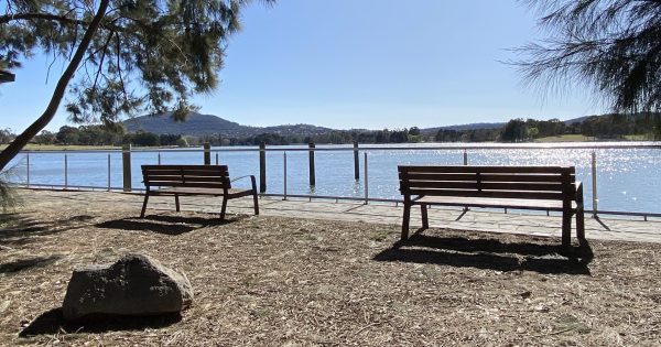 Oil and sewerage contamination close Lake Tuggeranong