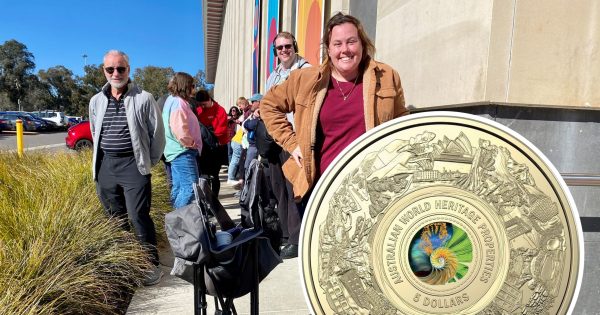Canberra collectors queue around the block for Mint's new limited-edition $5 coin