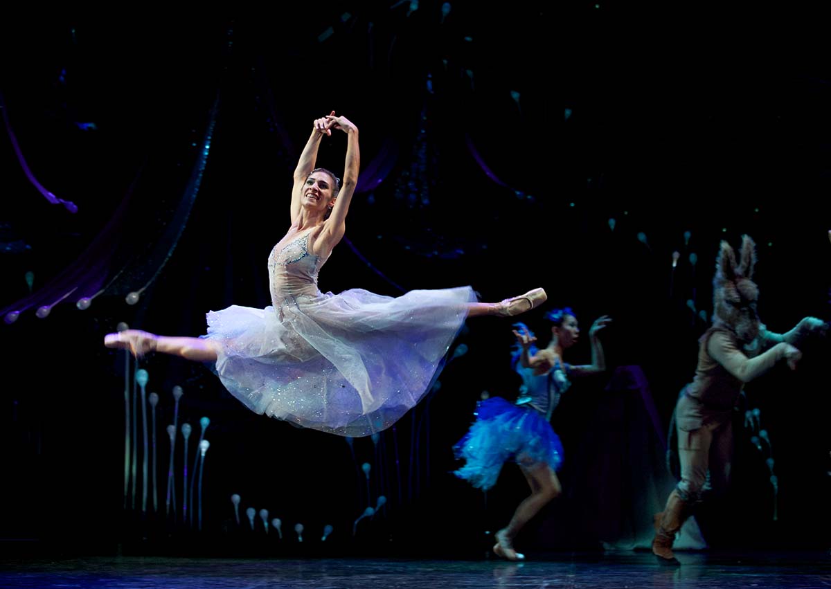 ballet dancers on stage performing A Midsummer Night's Dream