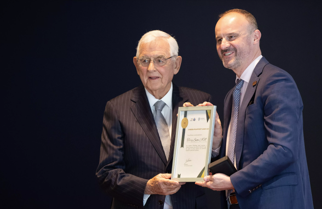 Andrew Barr hands Terry Snow the Canberra Philanthropy Award