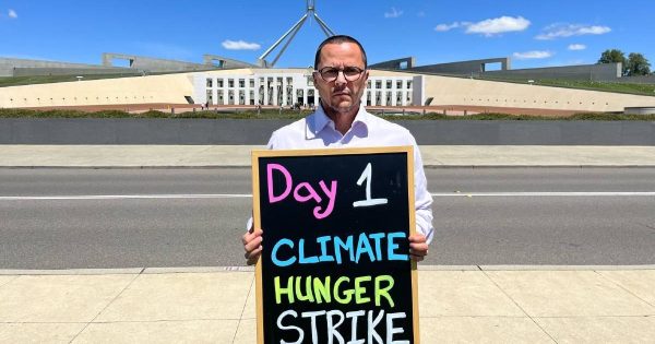 Former ambassador Gregory Andrews goes on climate action hunger strike in front of parliament