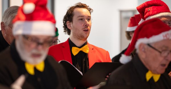 Canberra choirs deck hospital halls this Christmas