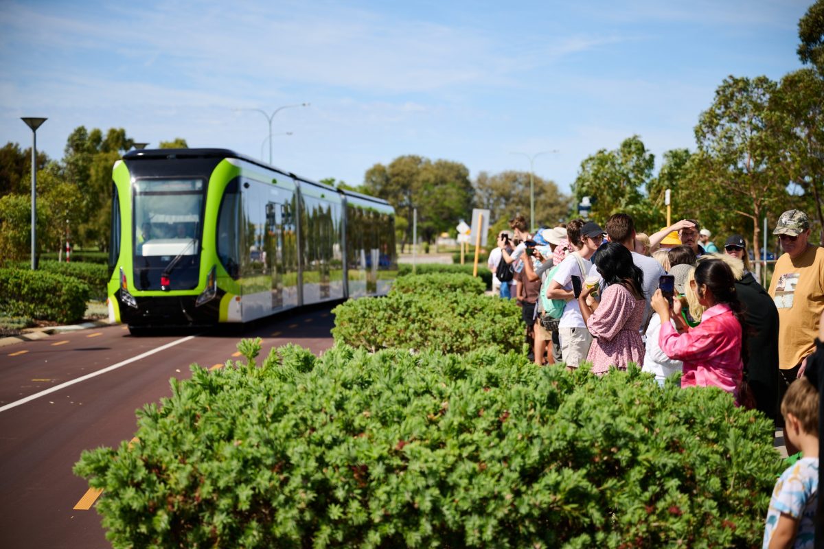 Tracjkless tram in Western Australia 