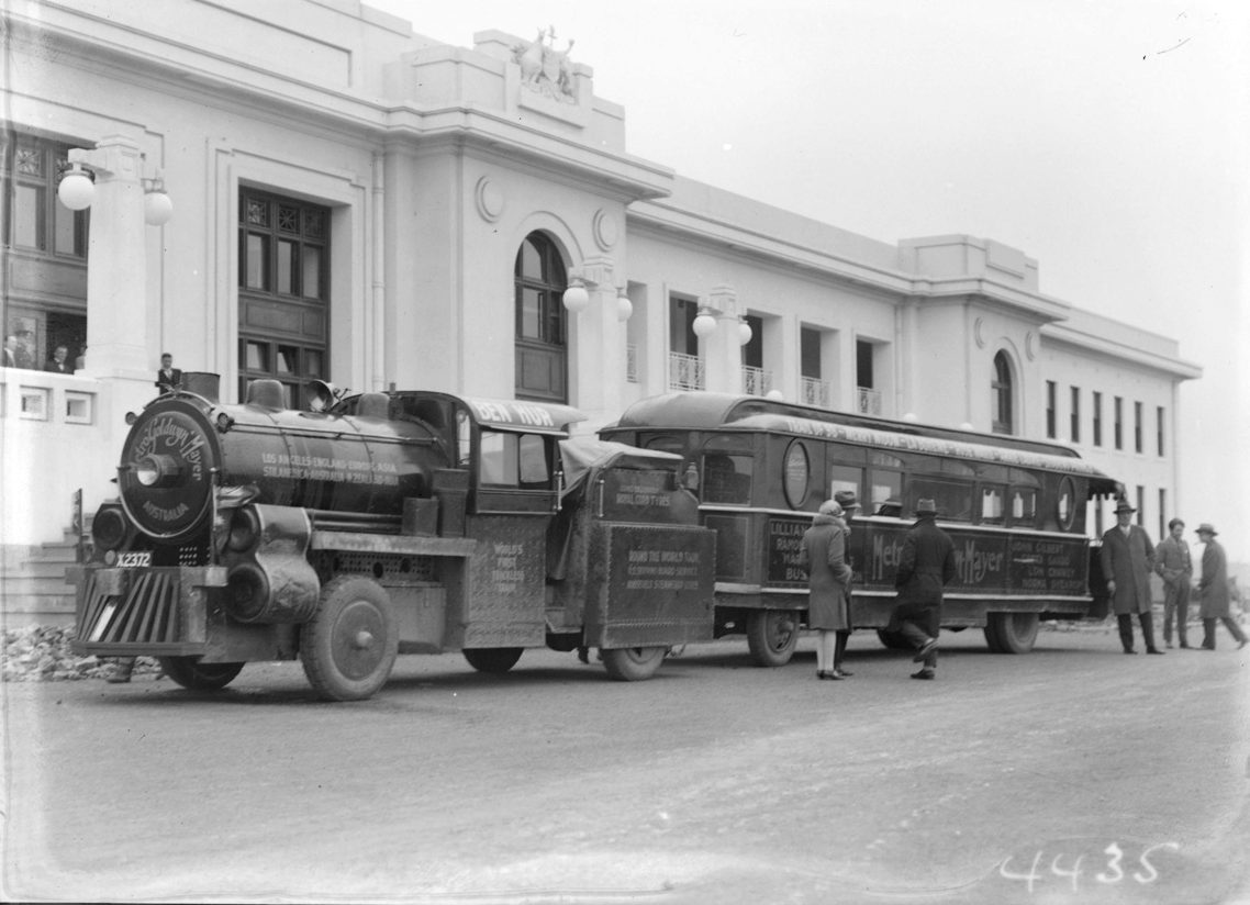 Trackless tram