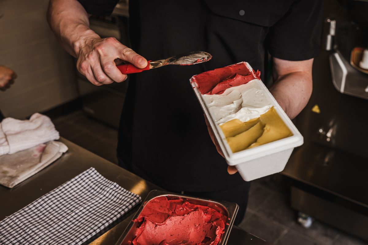 Man serving gelato in a tub