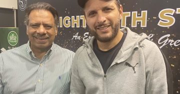 Pakistani sporting legends Afridi and Khan in Canberra for Hope Not Out fundraiser