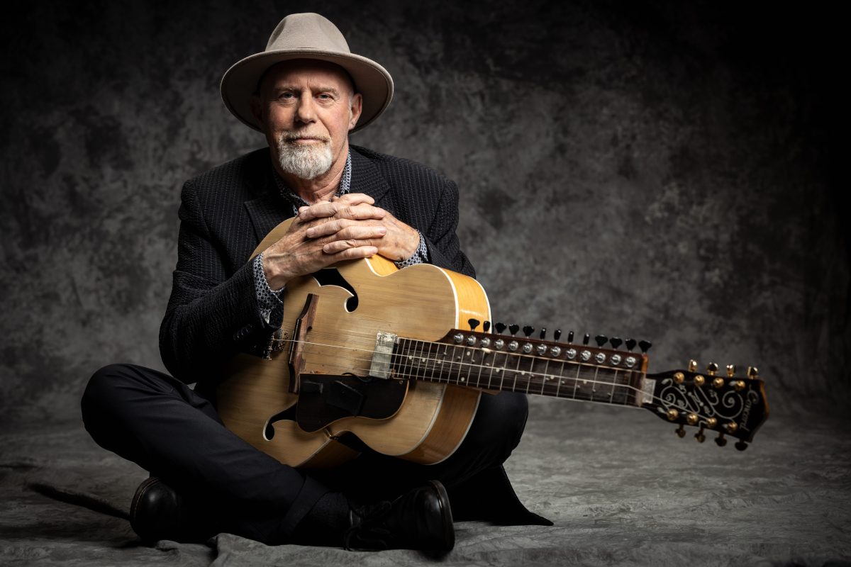 Harry Manx with his guitar