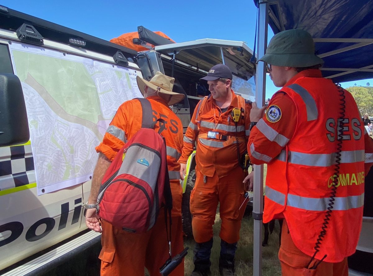 SES volunteers searching bushland for Tim Lyons