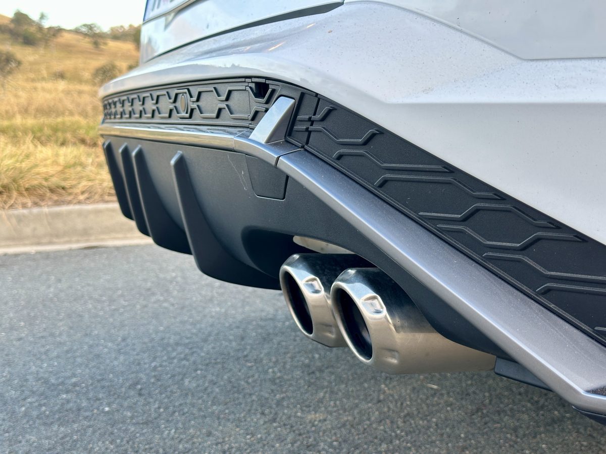 Hyundai Kona exhaust pipe