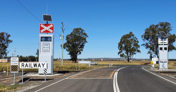Solar-powered signage trial could signal new approaches to rural level railway crossing safety