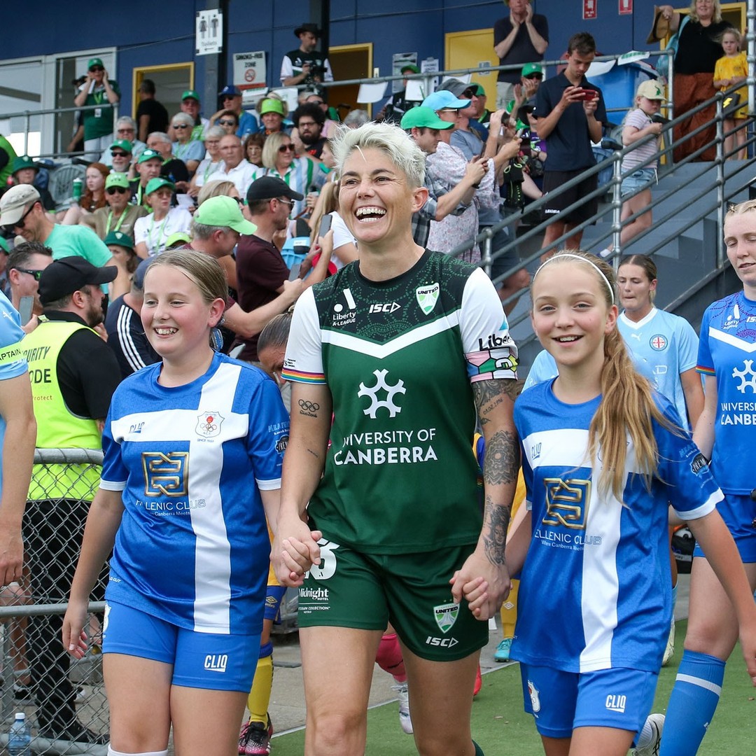 Michelle Heyman with two young Canberra United fans