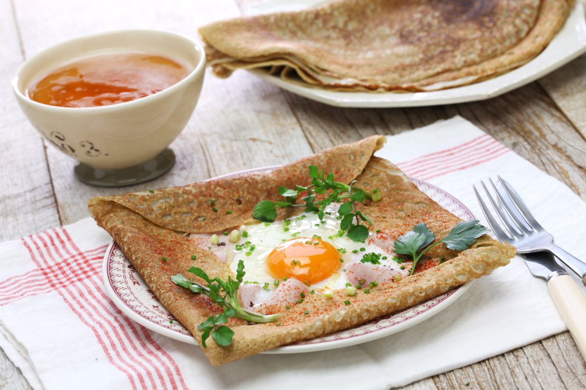 Crepe with egg and herbs.