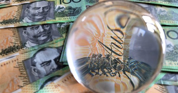 Household wealth up thanks to real estate and shares, but most Aussies aren't feeling it