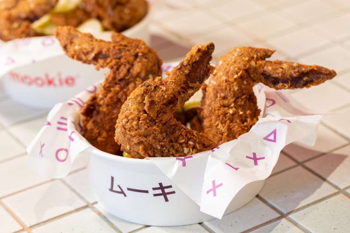 Bowl of fried chicken wings