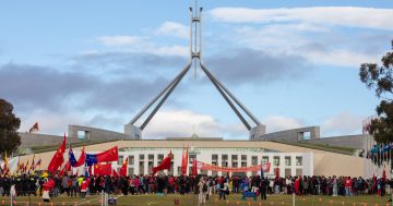 Support and protest mark Chinese Premier's Canberra visit