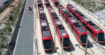 Government yet to 'definitively determine' battery light-rail vehicles will make it from city to Deakin on a charge