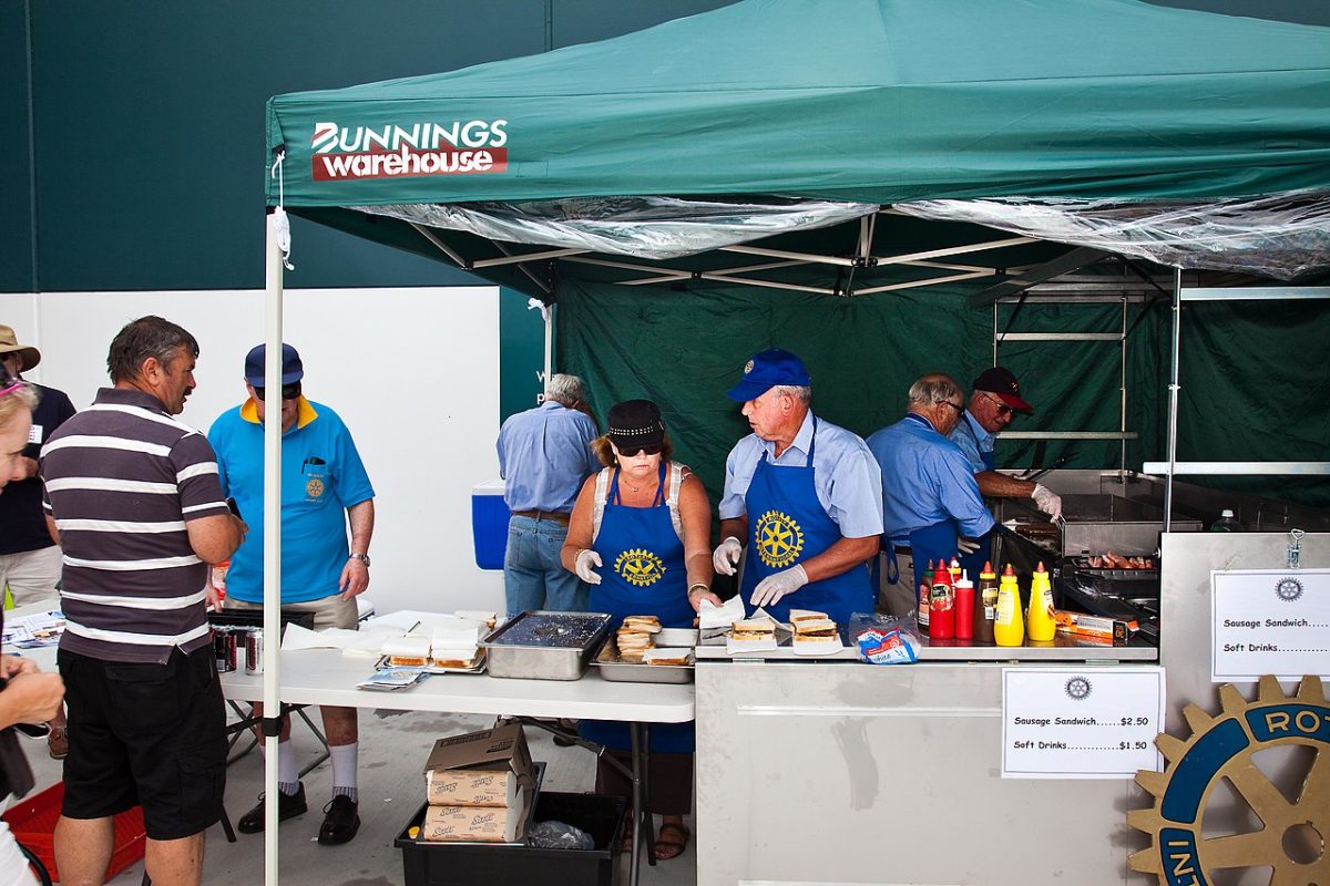 Bunnings sausage sizzle 