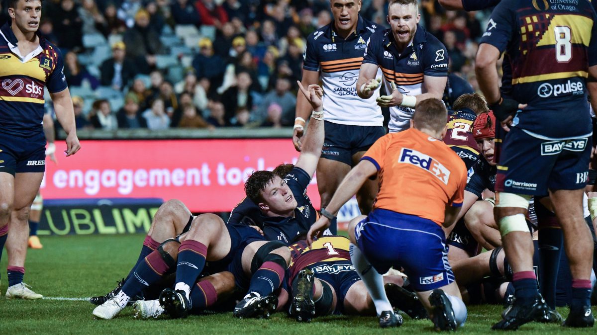Pollard scores in the Brumbies win over the Highlanders in the quarter final. Photo: Jayze Photography.