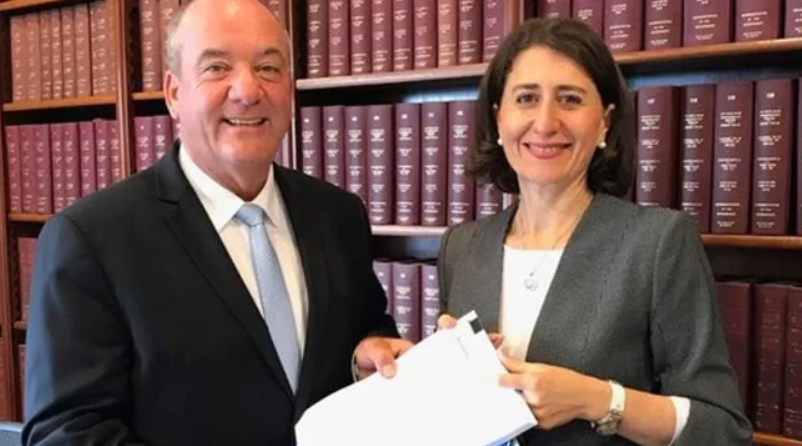 Daryl Maguire and Gladys Berejiklian in a library 