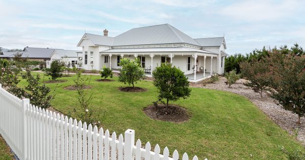 Country luxe on Berry half acre, tucked behind a white picket fence