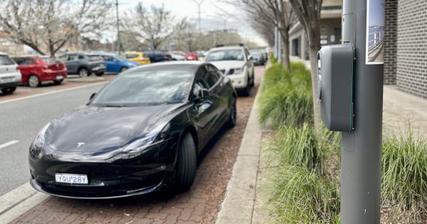 Would you charge your EV from a streetlight pole? The government wants to know