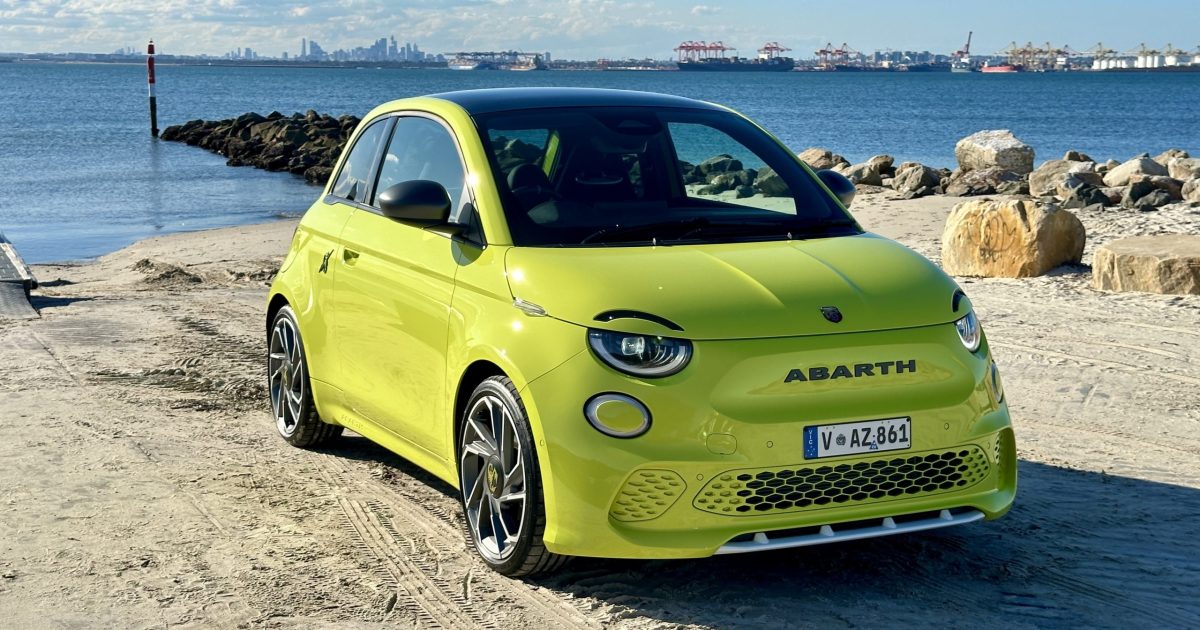 The tiny Abarth 500e might be an EV, but it sure doesn’t sound like one | Riotact