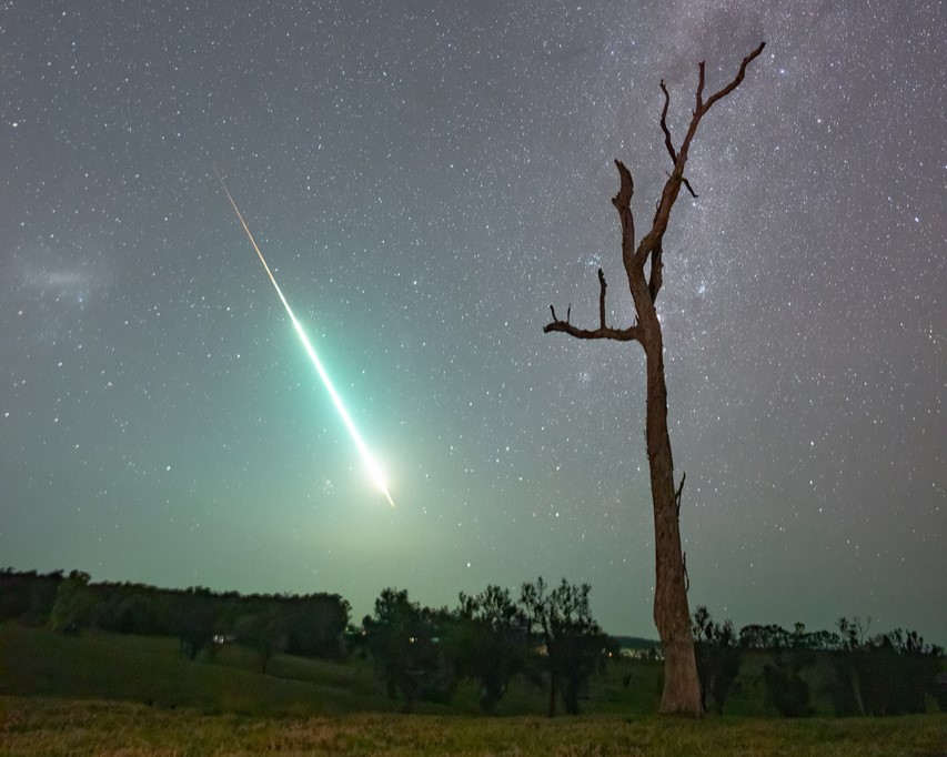 Meteor falling through night sky