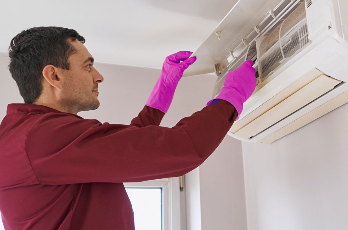 Man fixes an airconditioning unit