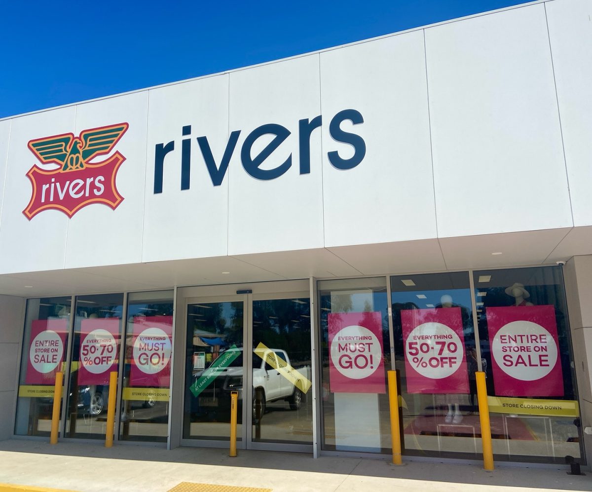 Rivers closing store