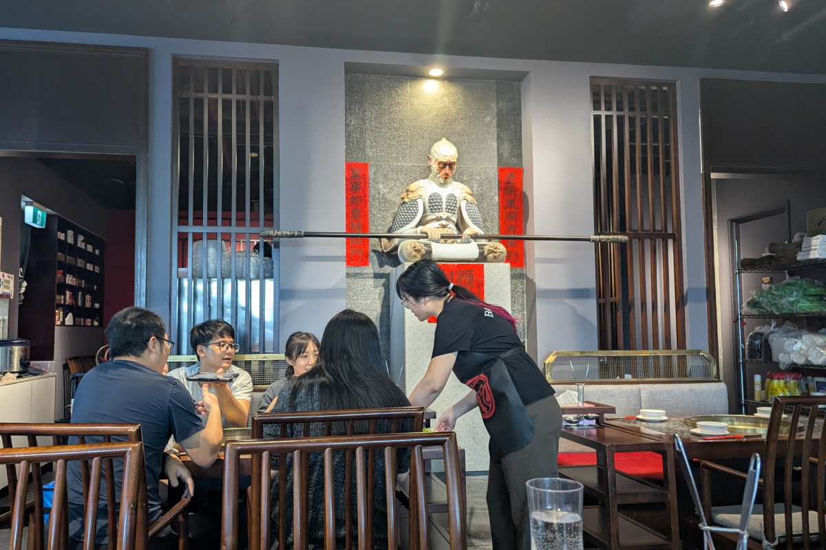 diners at a Chinese restaurant