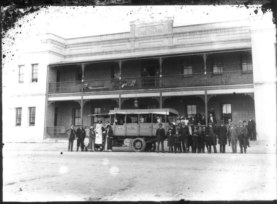 People standing outside Hotel Australasia in 1920s.