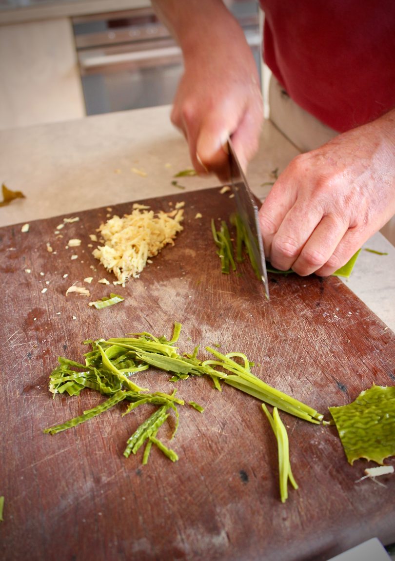 Prepairing golden kelp seaweed salad